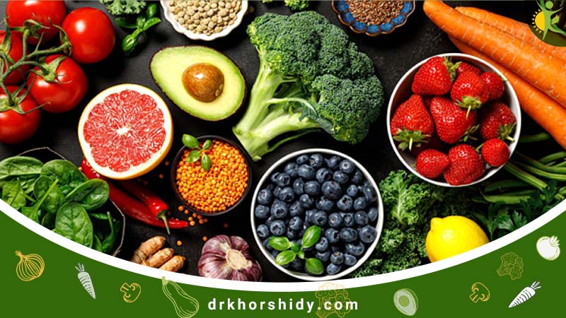 تعداد زیادی میوه و سبزیجات مختلف
