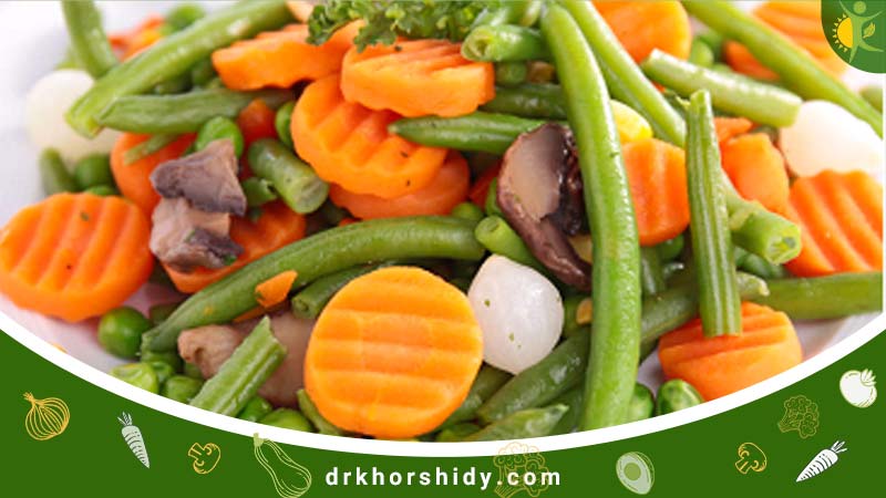 تعدادی میوه و مواد غذایی خام و سبزیجات