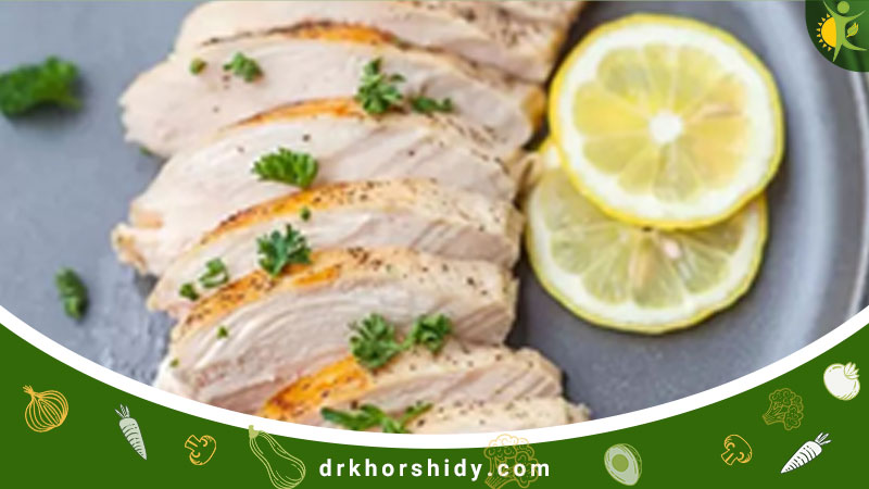 سینه مرغ تکه شده در ظرفی