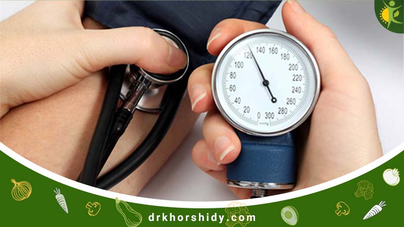 دسگاه فشاری که در دست شخصی قرار دارد